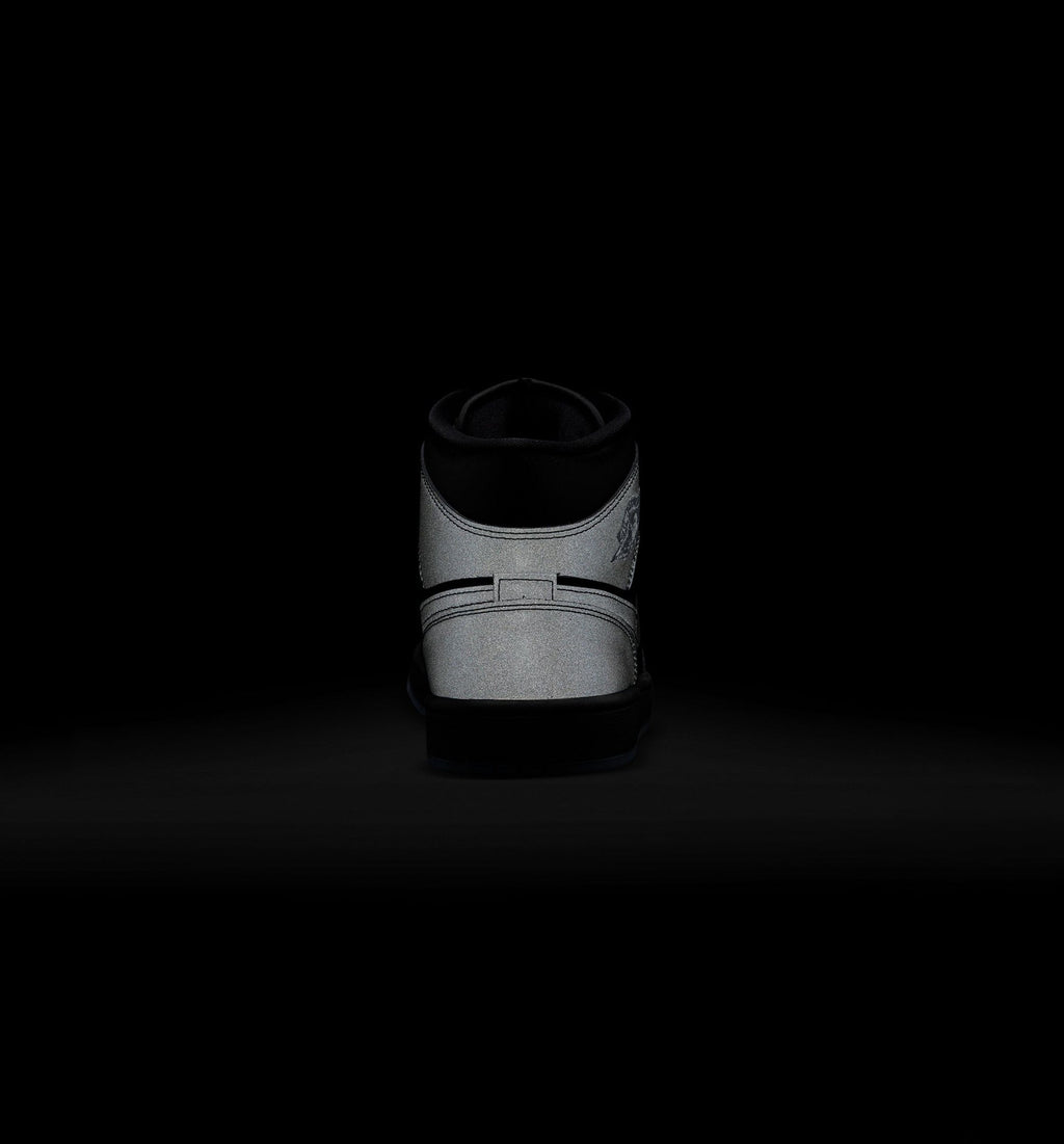 Air Jordan 1 Mid SE Men's Lifestyle Shoe - Black/Grey